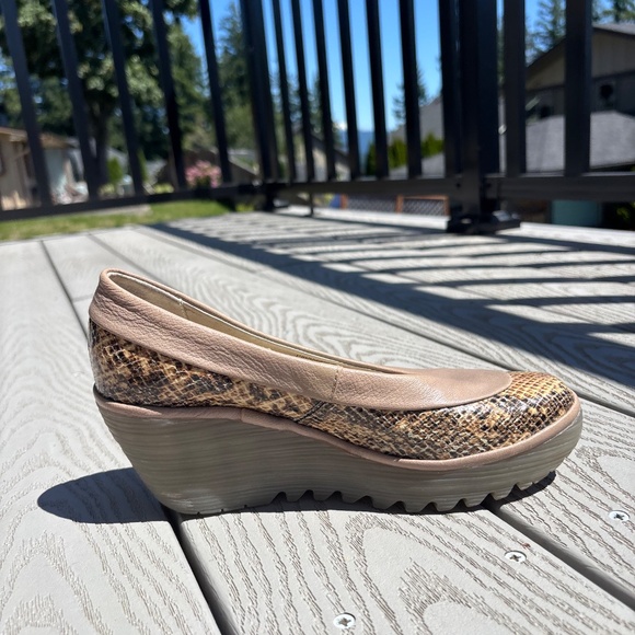 Fly London Snake Print Suede Leather Two Toned Wedge Shoes Women's Size 6.5-7 - Picture 2 of 10
